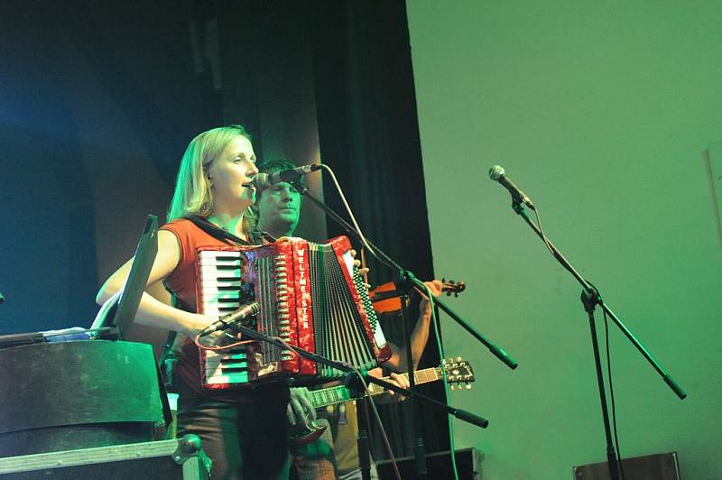 Koncert kapel Tři sestry a Horkýže Slíže v kutnohorském Lorci.