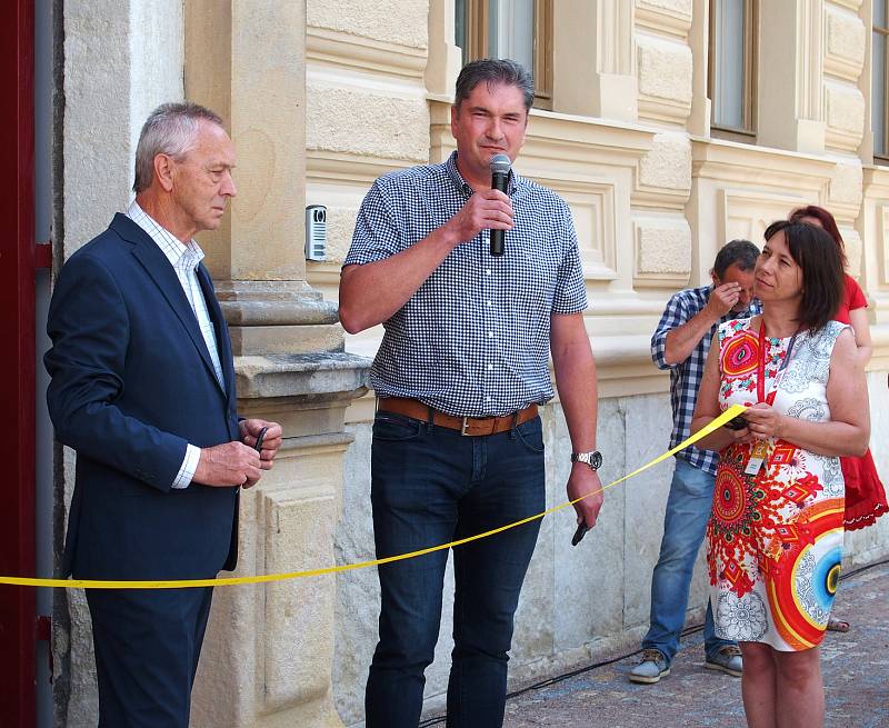 Ze slavnostního otevření knihovny v ulici Na Náměti v Kutné Hoře.