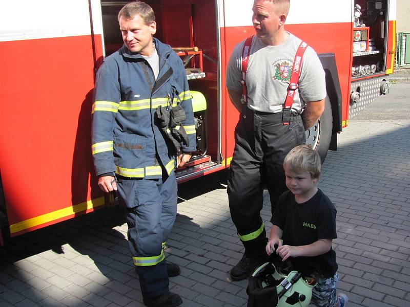Z předání hasičského vozidla CAS 24 na podvozku Tatra 815 dobrovolným hasičům v Malíně.