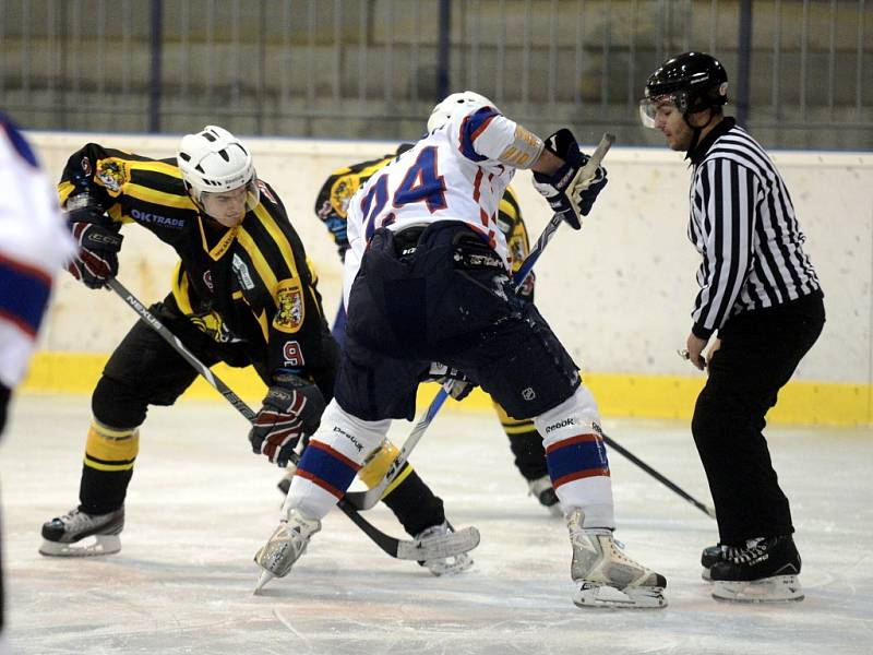 Hokejisté SK Sršni Kutná Hora porazili Hvězdu Kladno, 6. října 2013.