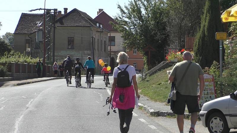 Z poznávacího turistického pochodu Okolo Bohdanče.