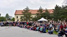 Prvomájový koncert pořádala Základní umělecká škola Uhlířské Janovice.