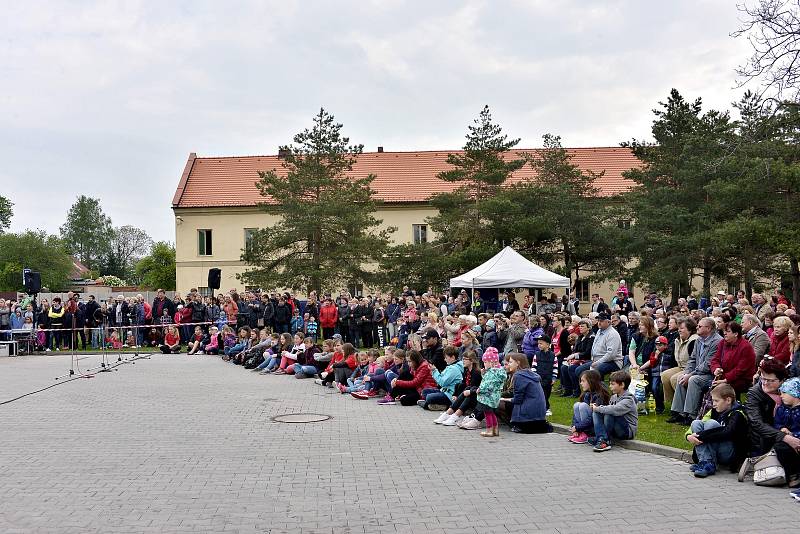 Prvomájový koncert pořádala Základní umělecká škola Uhlířské Janovice.