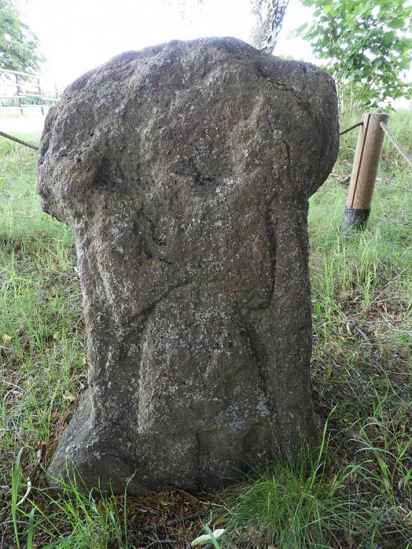 Záhadný kámen v Mrchojedech.