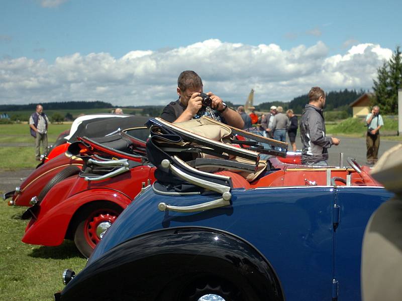 Setkání majitelů vozů značky Aero 50. 14.7.2012