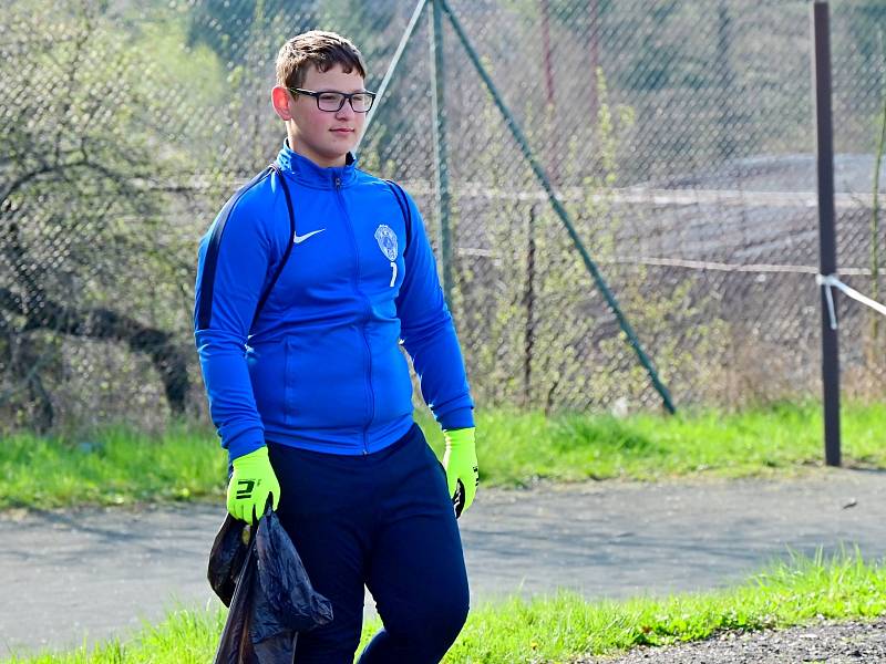 Do akce Ukliďme svět, ukliďme Čáslav se v sobotu 24. dubna 2021 zapojily mládežnické týmy FK Čáslav.