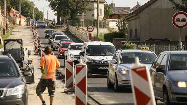 Oprava silnice I/2 a s tím spojený kyvadlový provoz v Malíně.