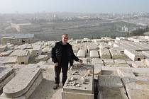 Vladimír Havlíček uložil kamínek z čáslavského Hrádku na největším židovském hřbitově na světě na Olivetské hoře v Jeruzalémě.