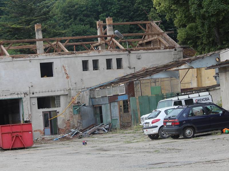 Demolice bývalé budovy ČSAD pokračuje