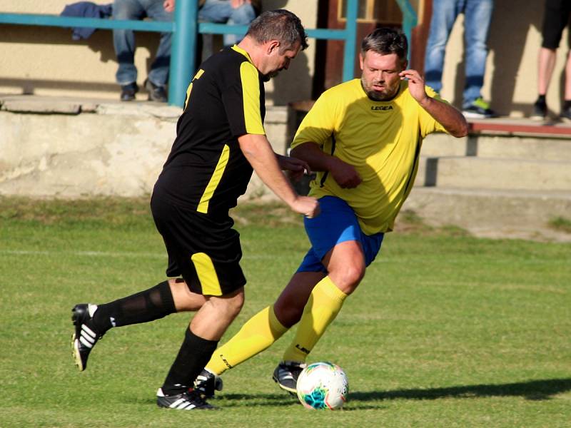 Fotbalová III. třída: TJ Sokol Vlkaneč - TJ Sokol Červené Janovice 9:0 (4:0).