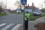 Vyšetřování dopravní nehody v těsné blízkosti přechodu pro chodce u kruhového objezdu na Kaňku.