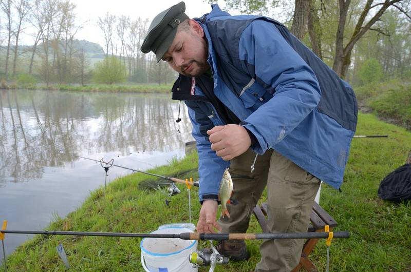 U Nového rybníka ve Zbraslavicích se konaly rybářské závody.