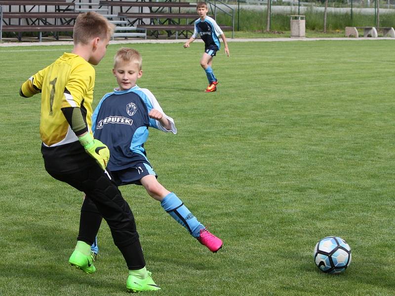 Z finálového turnaje soutěže meziokresních výběrů kategorie U11 v Horních Počaplech na Mělnicku.