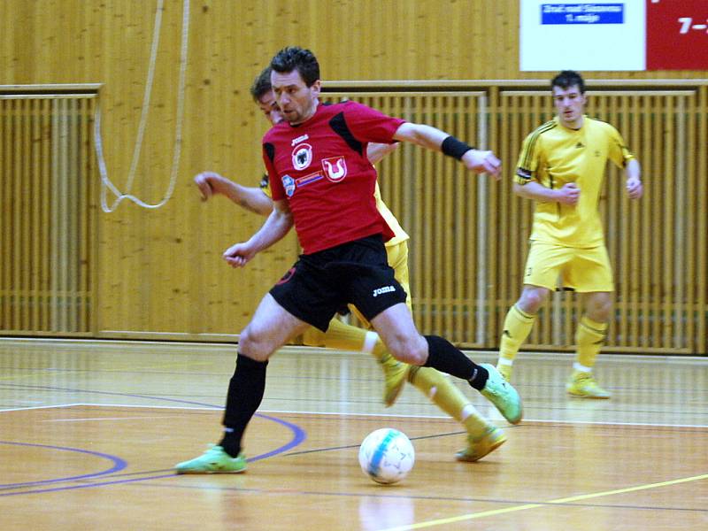 19. kolo Chance futsal ligy: Benago Zruč - Nejzbach Vysoké Mýto 7:6, 7. března 2012.