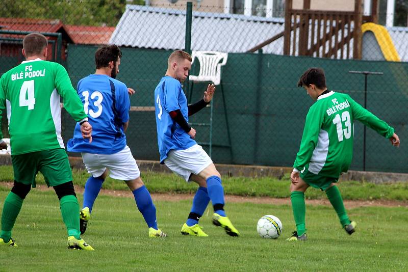 Fotbalová III. třída: TJ Sokol Červené Janovice - FC Bílé Podolí B 1:2 pk (0:0).