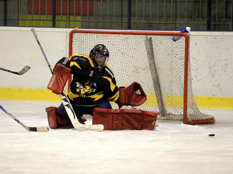 Hokejisté SK Sršni Kutná Hora porazili Hvězdu Kladno, 6. října 2013.