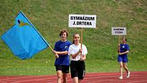 Ze závěrečného slavnostního ceremoniálu Městských her 9. olympiády dětí a mládeže na stadionu Olympia v Kutné Hoře.