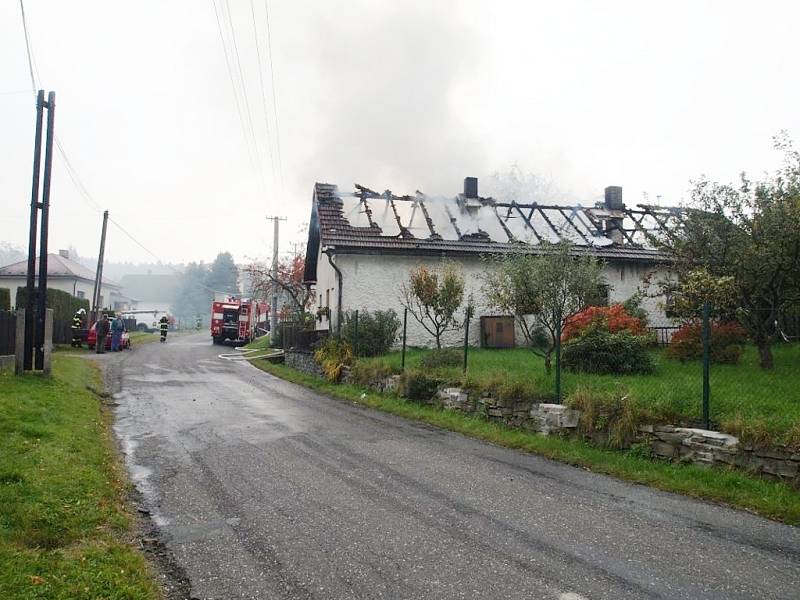 Požár rodinného domu v Sudějově 9. října 2013