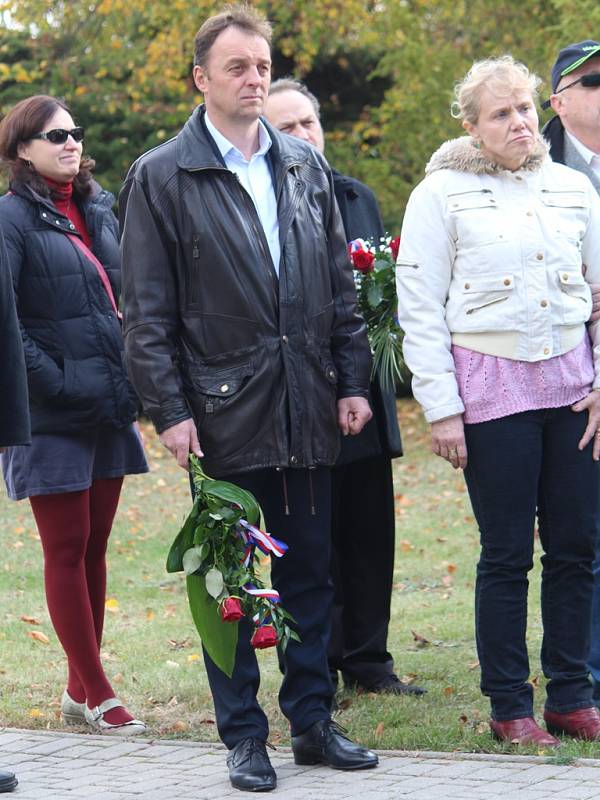 Slavnostní nástup příslušníků 21. základny taktického letectva Čáslav a odhalení pamětní desky Jaroslava Šefčíka