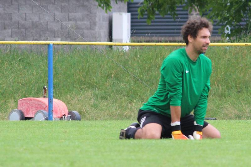 Z osmifinále Poháru Okresního fotbalového svazu Kutná Hora: SK 1933 ČUS Nové Dvory - SK Zbraslavice 8:0 (5:0).