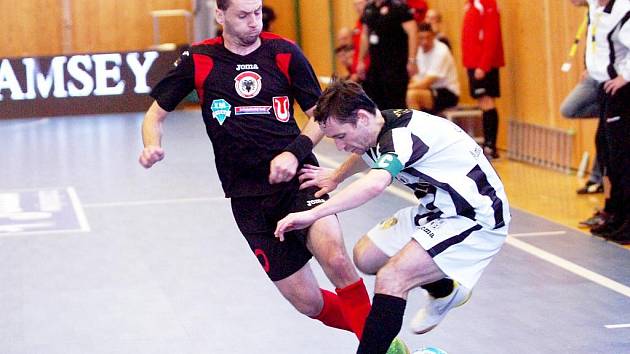 4. kolo Chance futsal ligy: Benago Zruč - Balticflora Teplice 8:6, 22. října 2011.