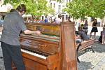 Oblíbený projekt dorazil i do Kutné Hory, piano včera rozeznělo Palackého náměstí