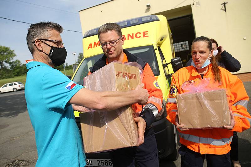 Z předání generátorů ozonu Zdravotnické záchranné službě Středočeského kraje v Kutné Hoře.