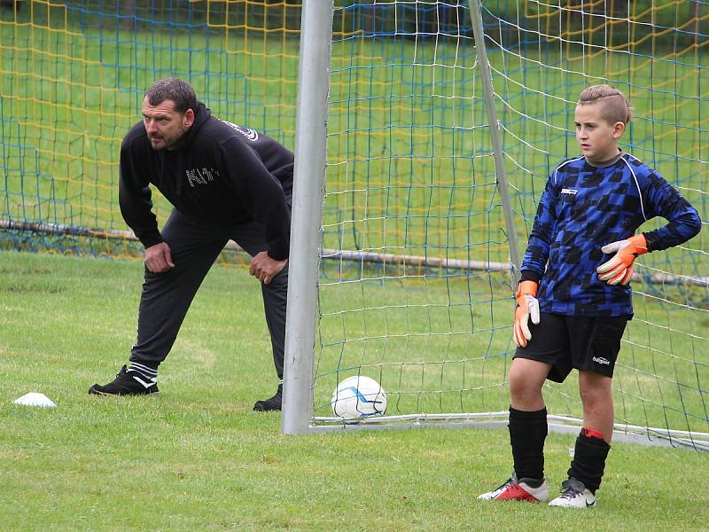 Z fotbalového mistrovského turnaje starších přípravek v Záboří nad Labem: FK Čáslav dívky - FK Záboří nad Labem 13:1.