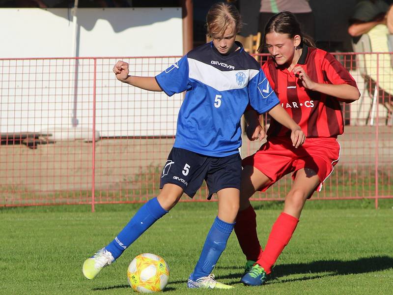 Fotbalový okresní přebor mladších žáků: SK Malešov - FK Čáslav dívky 2:7 (0:3).