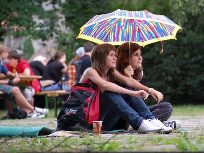 Festival undergroundu v parku pod Vlašským dvorem v Kutné Hoře.