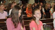 Studenti Církevního gymnázia Kutná Hora ukončili školní rok společnou bohoslužbou v kostele sv. Jakuba.