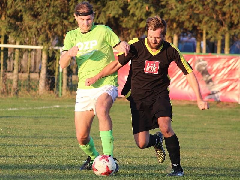 Fotbalová III. třída: FC Bílé Podolí B - TJ Sokol Červené Janovice 7:1 (2:0).