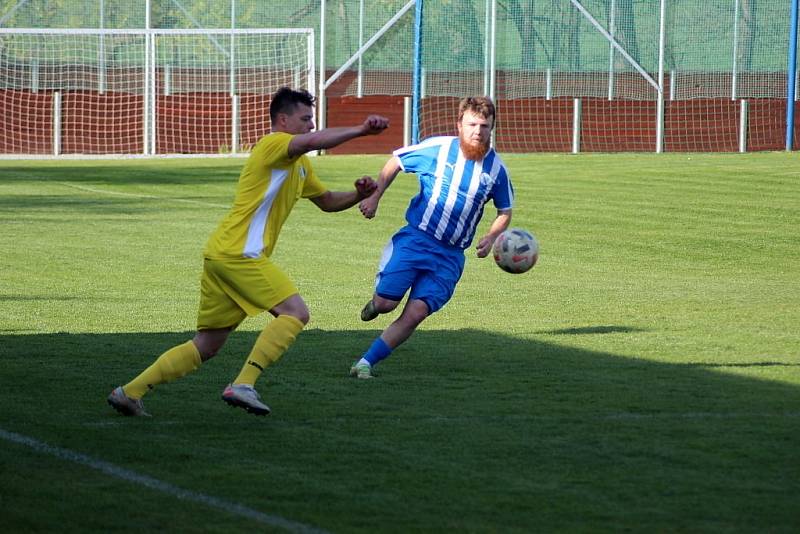 Z fotbalového utkání I.B třídy Suchdol - Sázava (1:3)