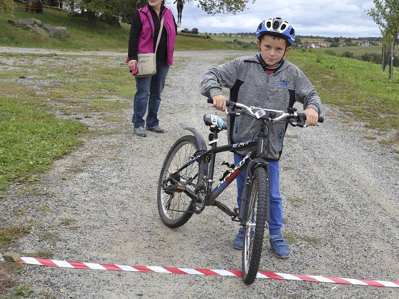 U rozhledny Bohdanka se závodilo na kolech.