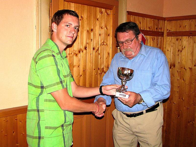 Vyhlášení jarní Fortuna ligy 2010 - 1. místo "sběrny" Josef Vančura (Na Huse), 30. června 2010.