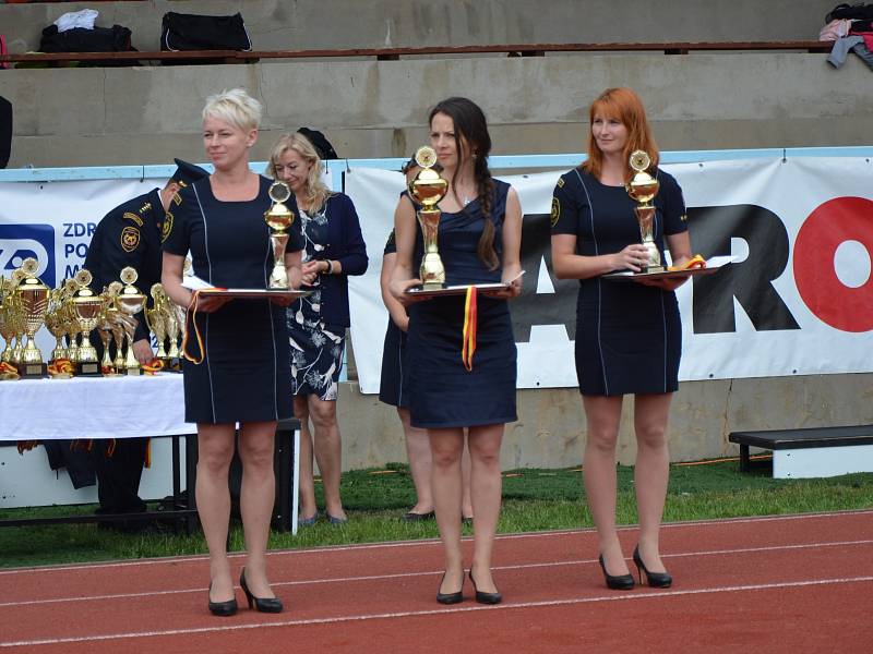 Z krajské soutěže v požárním sportu profesionálních a dobrovolných hasičů na stadionu Olympia v Kutné Hoře.