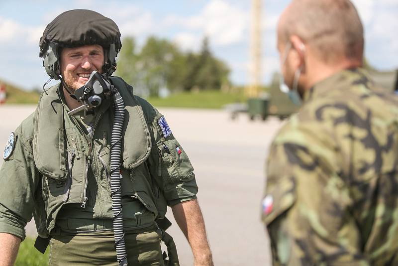 Z úspěšné certifikace display pilotů letounů L-159 ALCA na letišti v Čáslavi.