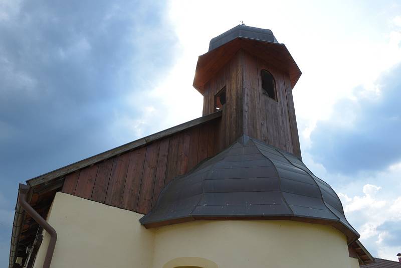 Kaple ve Vlastějovicích má nový zvon.