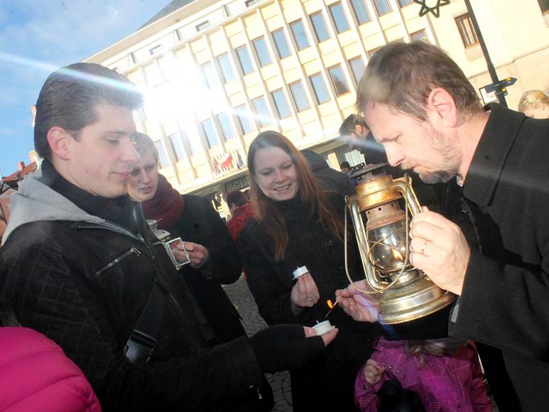 Ekumenická slavnost s předáváním Betlémského světla na Palackého náměstí v Kutné Hoře.