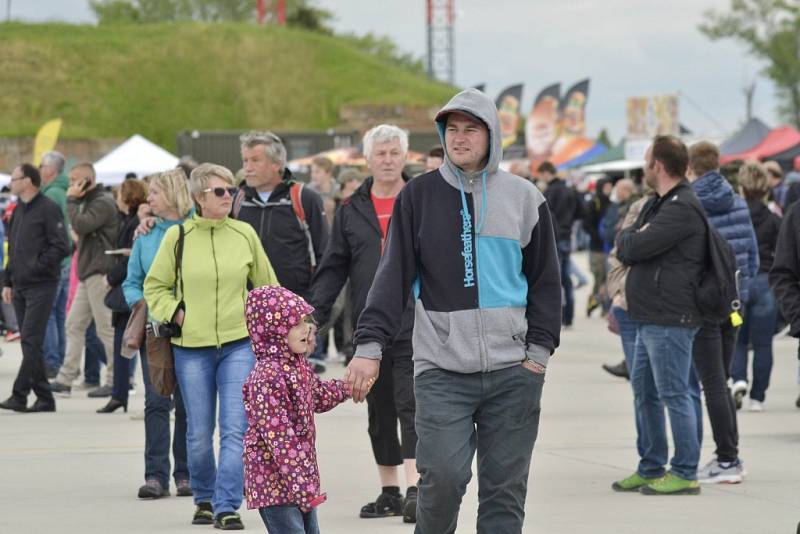 Den otevřených dveří přilákal na čáslavskou vojenskou základnu desetitisíce návštěvníků