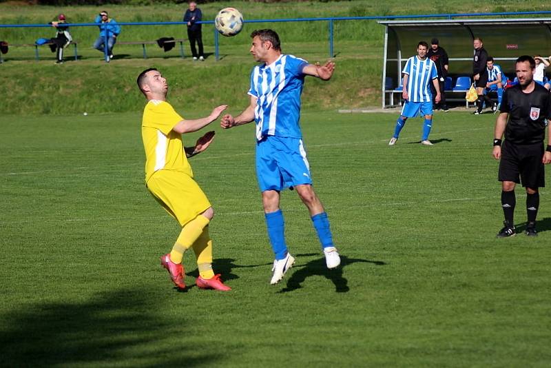 Z fotbalového utkání I.B třídy Suchdol - Sázava (1:3)