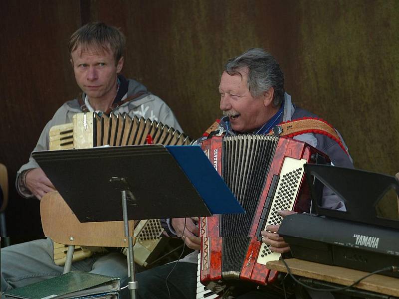 Setkání historických vozidel v Puchři. 8. 5. 2011