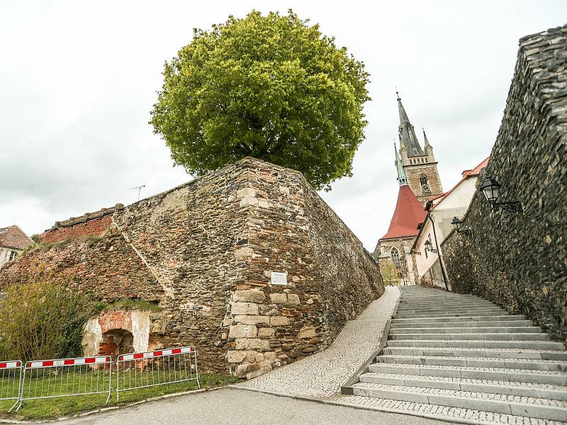 Hradby nad Podměstským rybníkem v Čáslavi.