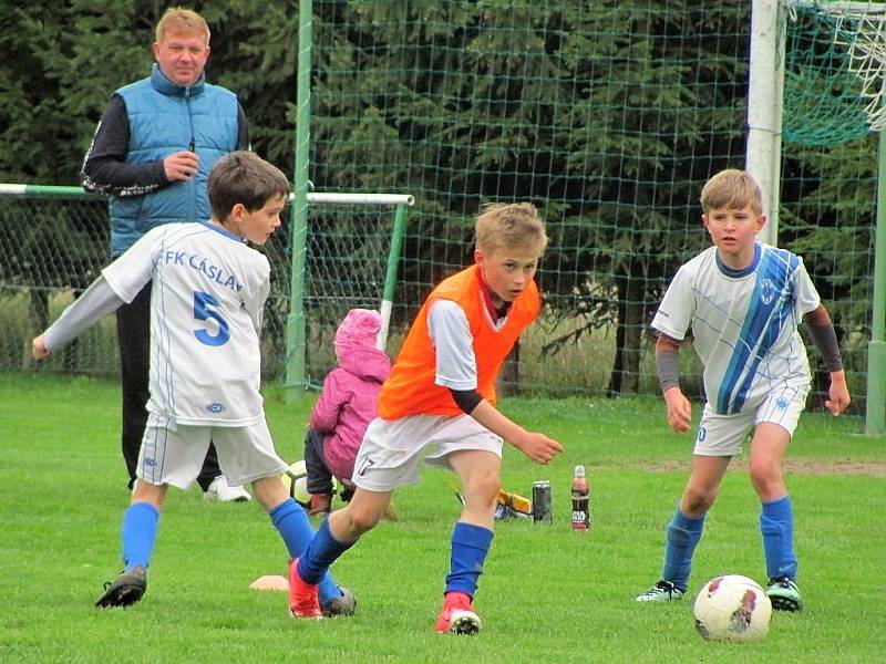 Okresní přebor starších přípravek, sobota 15. dubna 2017, turnaj v Bílém Podolí: FK Čáslav E - FK Uhlířské Janovice 10:8.