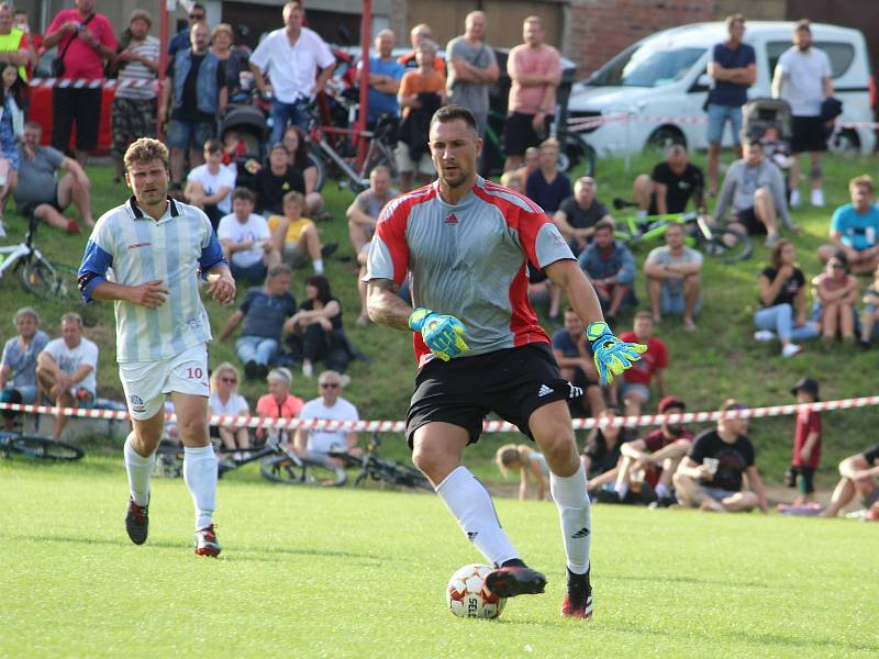 Fotbalová III. třída: TJ Viktoria Sedlec B - TJ Sokol Červené Janovice 4:8 (1:4).