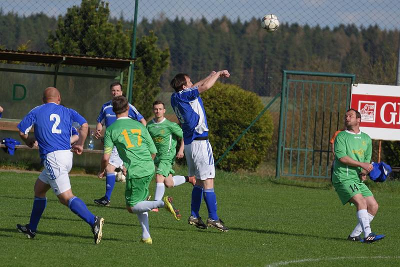 Zápas sedmnáctého kola okresního přeboru vyhrály Zbraslavice nad Chotusicemi 5:1.