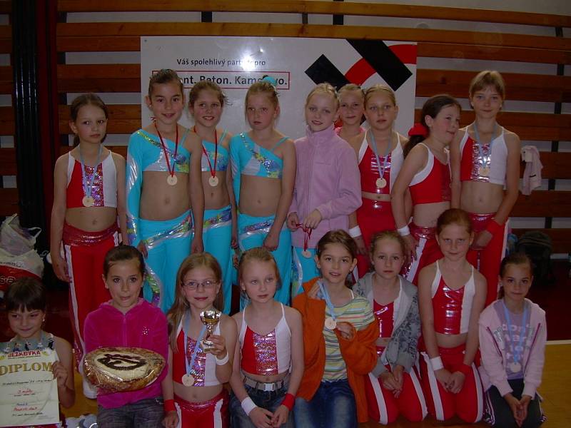 Mladí cvičenci aerobicu Fit studia Jitky Brachovcové.