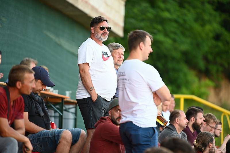 Fanoušci našich fotbalistů na stadionu v kutnohorském Lorci.