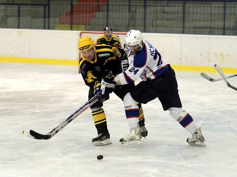 Hokejisté SK Sršni Kutná Hora porazili Hvězdu Kladno, 6. října 2013.