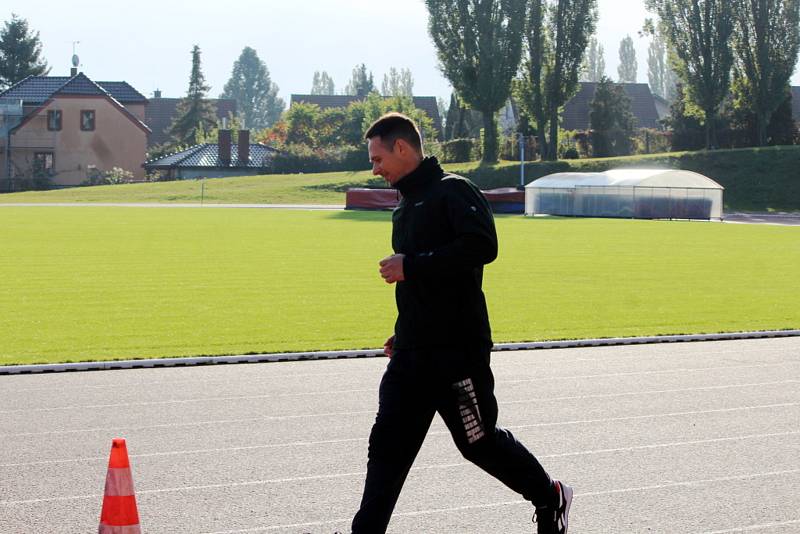 Z projektu Přes bariéry s policií na atletickém stadionu SKP Olympia v Kutné Hoře.